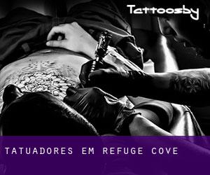 Tatuadores em Refuge Cove